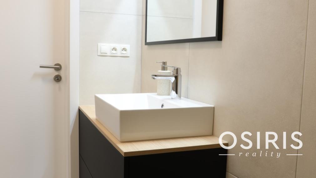 Na prenájom klimatizovaný 2i byt s balkónom, parkovanie, Lužná