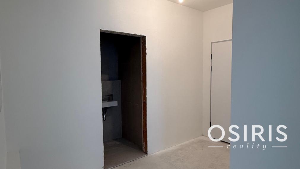 Skolaudované - krásny 3 izb. byt s veľkým balkónom v lukratívnej lokalite