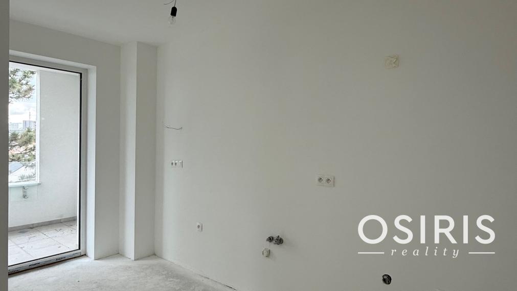 Skolaudované - krásny 3 izb. byt s veľkým balkónom v lukratívnej lokalite