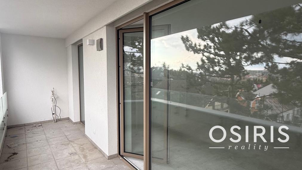 Skolaudované - krásny 3 izb. byt s veľkým balkónom v lukratívnej lokalite