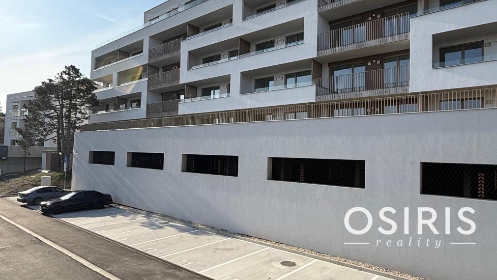 Skolaudované - 4 izb. byt s veľkou predzáhradkou - Winehills