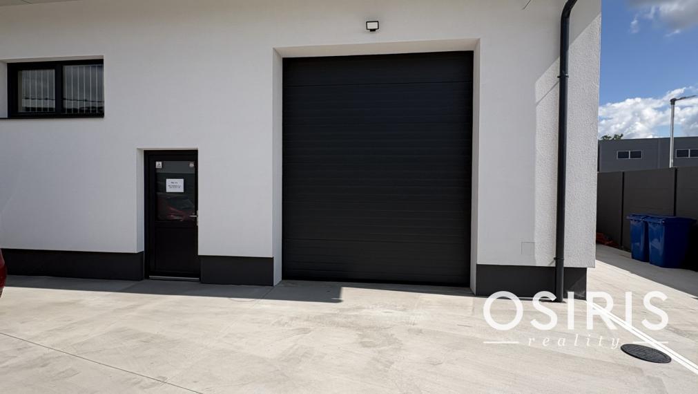 PRENÁJOM MODERNEJ HALY 103 m² V UZAVRETOM AREÁLI – ROVINKA