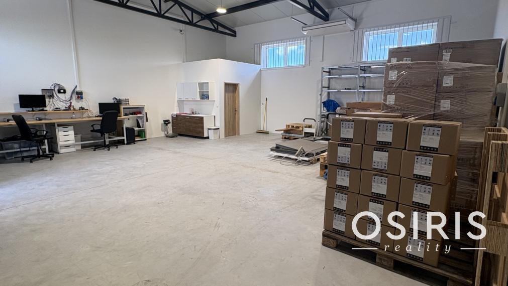 PRENÁJOM MODERNEJ HALY 103 m² V UZAVRETOM AREÁLI – ROVINKA