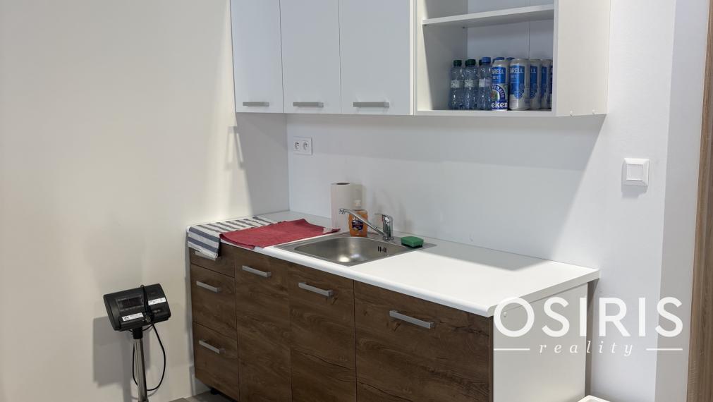 PRENÁJOM MODERNEJ HALY 103 m² V UZAVRETOM AREÁLI – ROVINKA