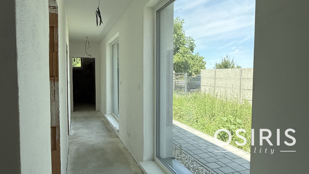 Minimalistický 4-izbový bungalov | Novostavba 2026 | 673 m² pozemok | Báč