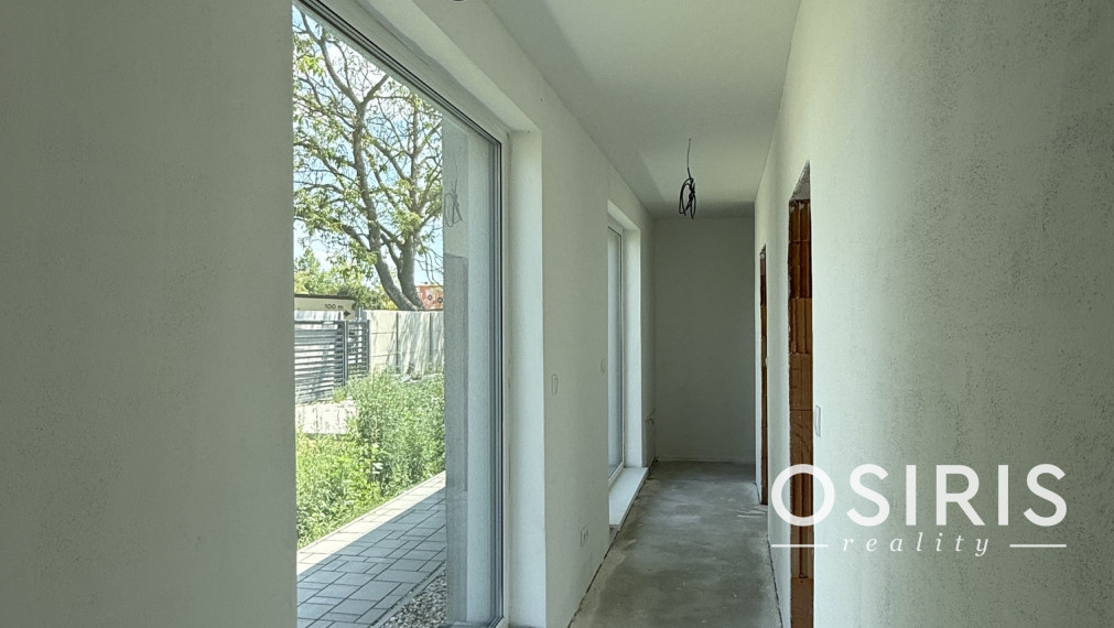 Minimalistický 4-izbový bungalov | Novostavba 2026 | 673 m² pozemok | Báč