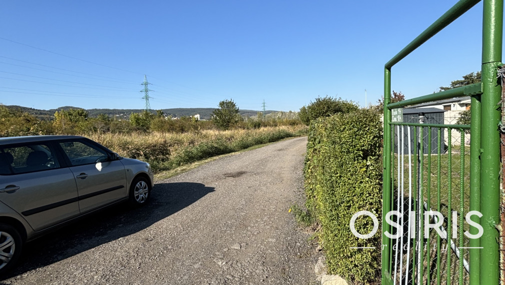 Veľká slnečná záhrada 650 m² – chatka, elektrina a vlastná studňa – Žabí Majer