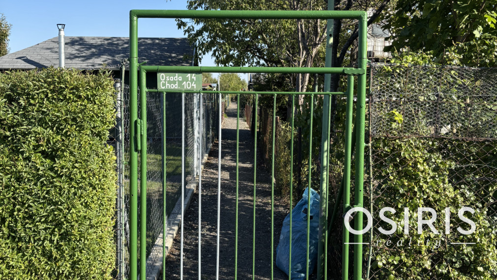 Veľká slnečná záhrada 650 m² – chatka, elektrina a vlastná studňa – Žabí Majer