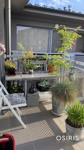 Novostavba: Zariadený 1i byt s veľkým balkónom a nádherným výhľadom 