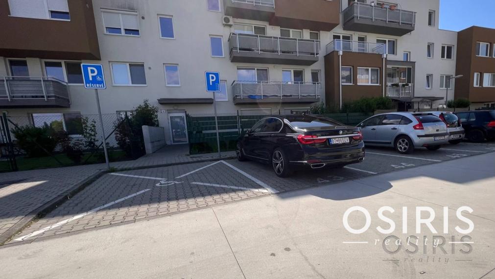 Zariadený 2i byt so záhradou 198m2, novostavba 2016, 1x parkovanie