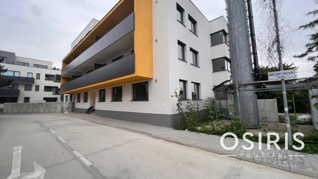 2i byt v štandarde, balkón 4.51 m2, 1x parkovacie miesto, obec Rovinka