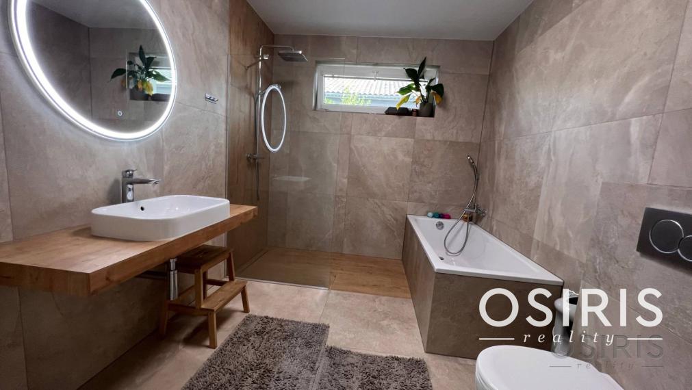 Samostatný 5i RD v štandarde s kuchyňou, novostavba 2013