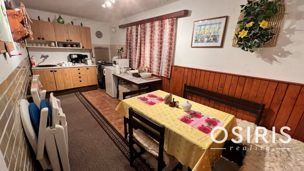 4i chata, po rekonštrukcii z r. 2007, pri vodnej priehrade Dubník