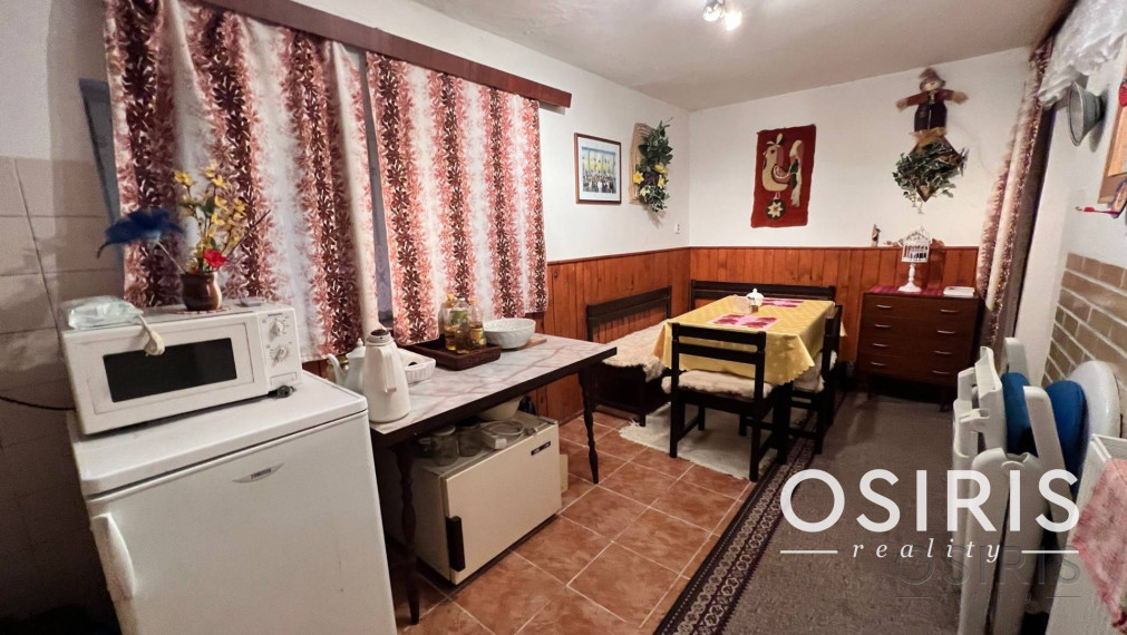 4i chata, po rekonštrukcii z r. 2007, pri vodnej priehrade Dubník