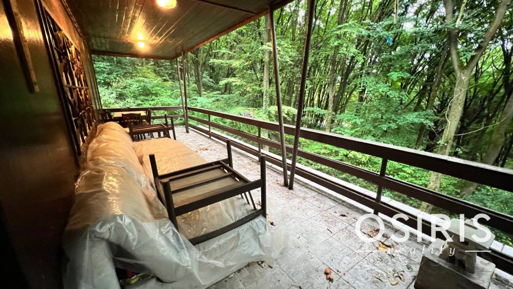 4i chata, po rekonštrukcii z r. 2007, pri vodnej priehrade Dubník