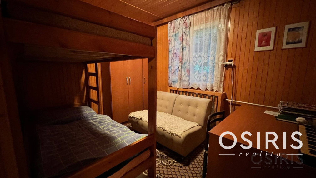 4i chata, po rekonštrukcii z r. 2007, pri vodnej priehrade Dubník