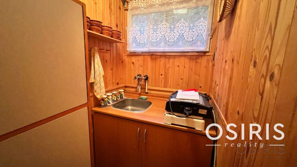 4i chata, po rekonštrukcii z r. 2007, pri vodnej priehrade Dubník