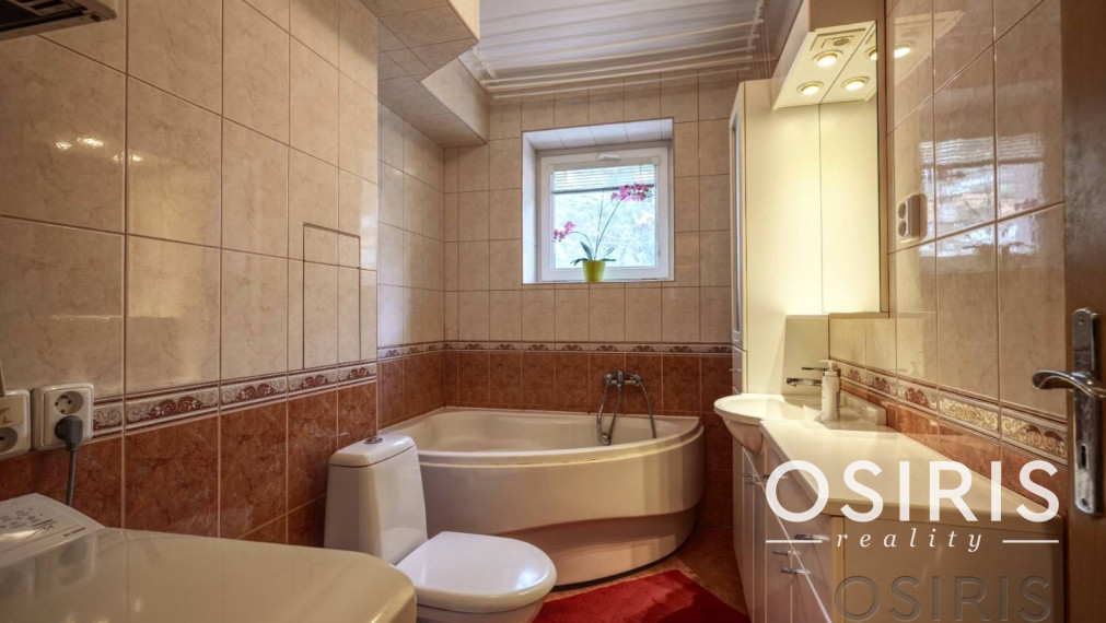 Zrekonštruovaný, zariadený 2i byt, balkón, veľká pivnica, BA - Rača 