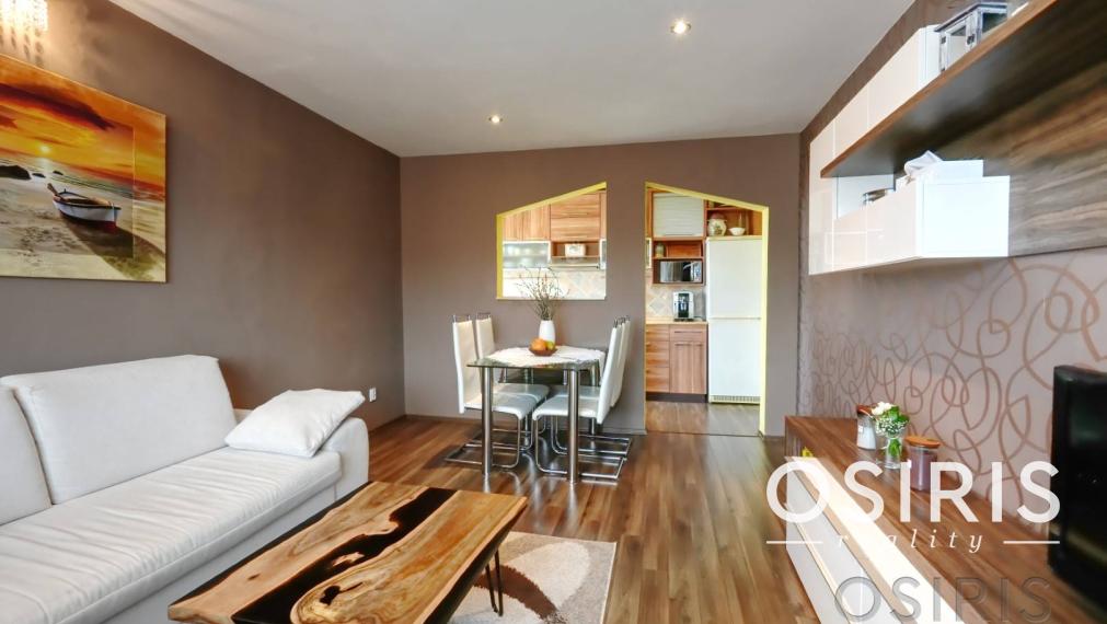 Zrekonštruovaný, priestranný 4i byt s dvoma balkónmi, Uhlisko, BB