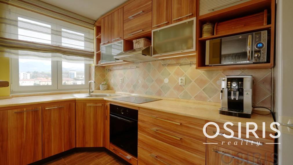 Zrekonštruovaný, priestranný 4i byt s dvoma balkónmi, Uhlisko, BB