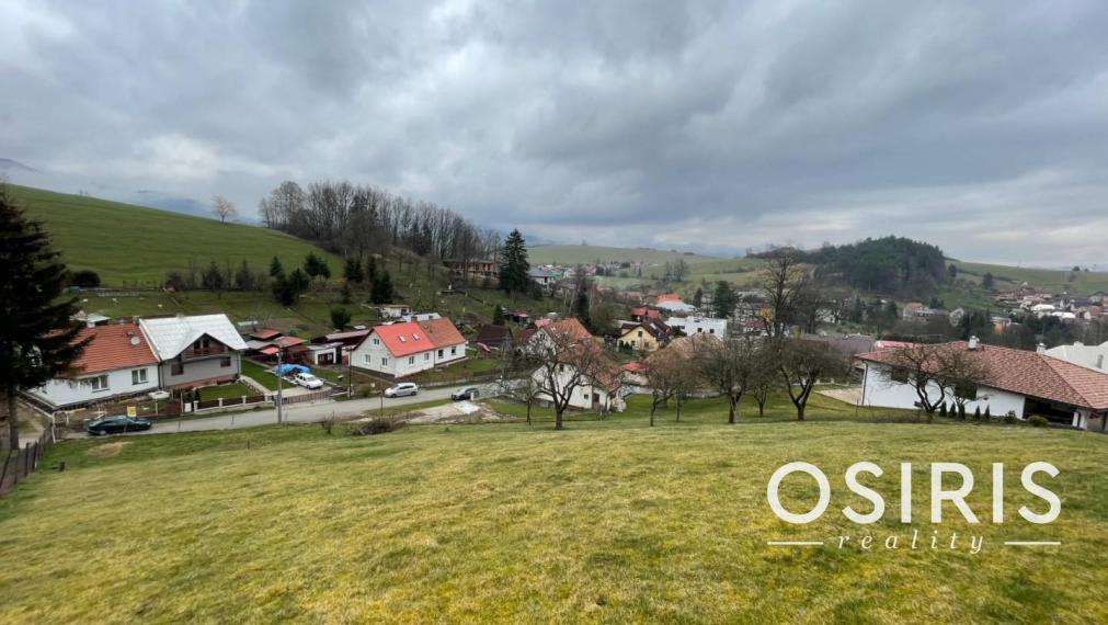 Stavebný pozemok 657 m2, IS na hranici pozemku, obec Istebné