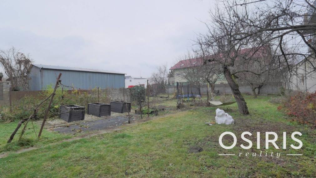 Stavebný pozemok 2319 m2, 2x Rodinný dom, 2x skladový priestor, Nákovná ul.