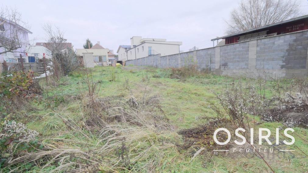 Stavebný pozemok 2319 m2, 2x Rodinný dom, 2x skladový priestor, Nákovná ul.