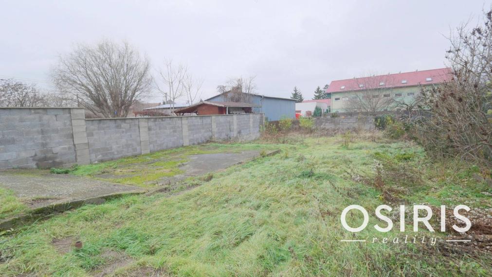 Stavebný pozemok 2319 m2, 2x Rodinný dom, 2x skladový priestor, Nákovná ul.