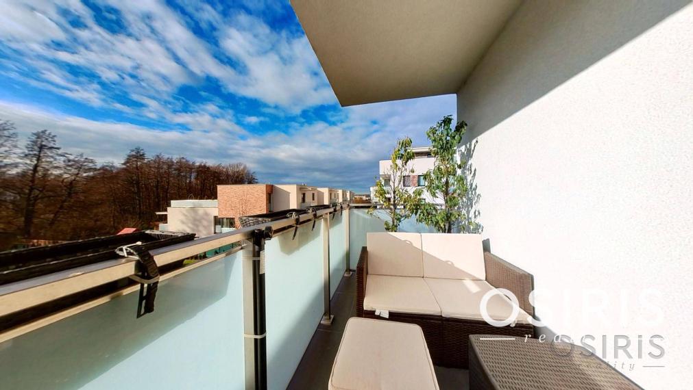 Zariadený 3i byt s balkónom, novostavba 2017, 2x parkovanie