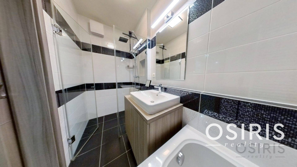 Zariadený 3i byt s balkónom, novostavba 2017, 2x parkovanie