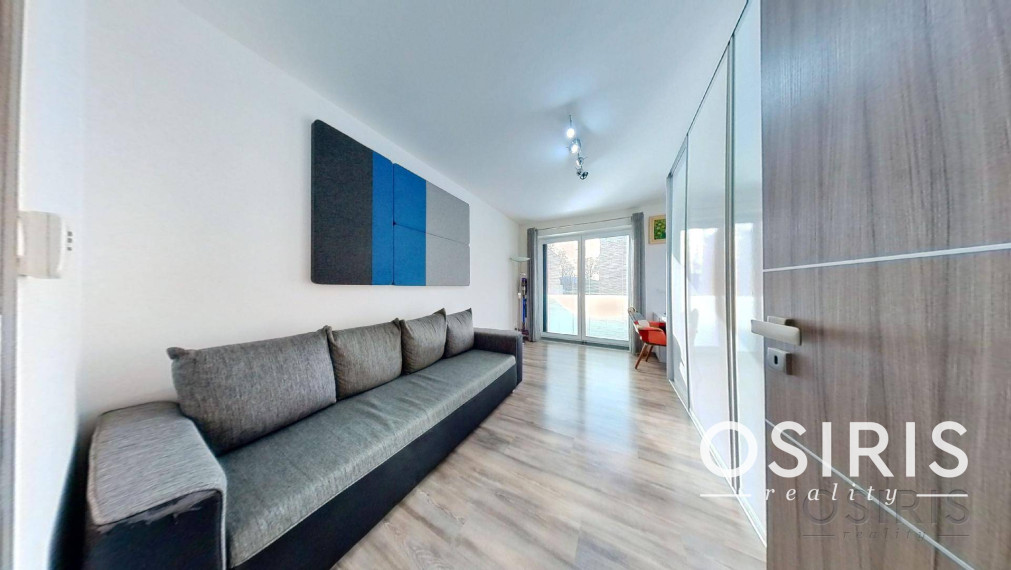 Zariadený 3i byt s balkónom, novostavba 2017, 2x parkovanie