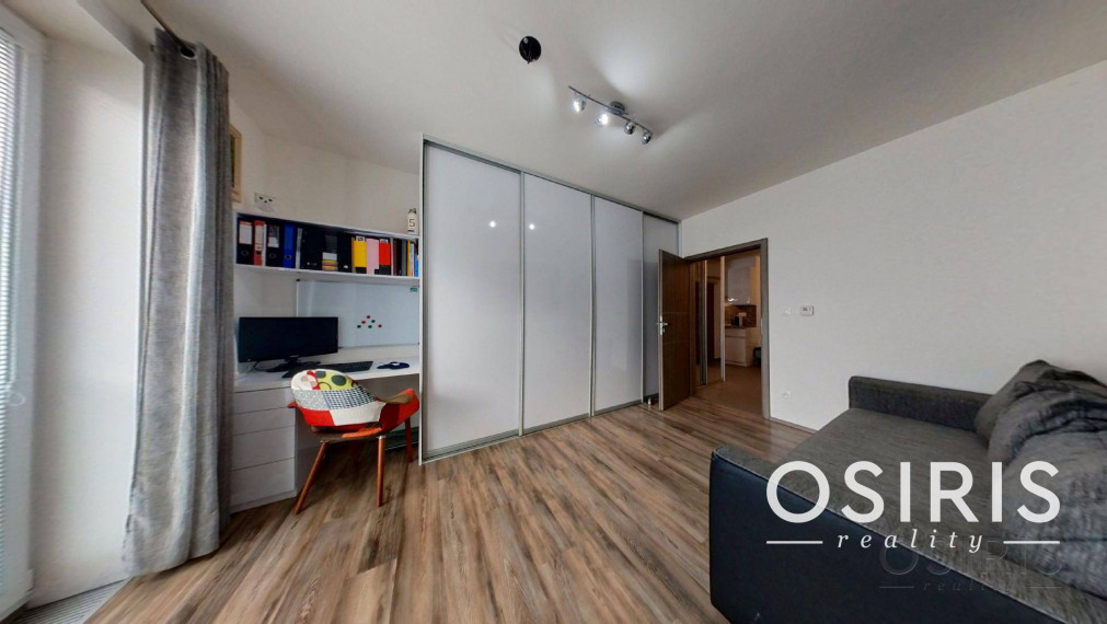 Zariadený 3i byt s balkónom, novostavba 2017, 2x parkovanie