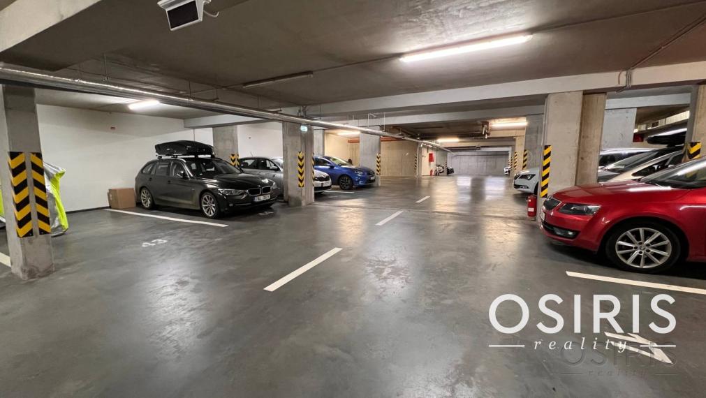 Zariadený 3i byt s balkónom, novostavba 2017, 2x parkovanie