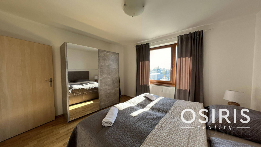 2 izbový byt s balkónom, po rekonštrukcii z r. 2022, 1x parkovanie