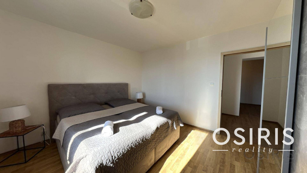 2 izbový byt s balkónom, po rekonštrukcii z r. 2022, 1x parkovanie