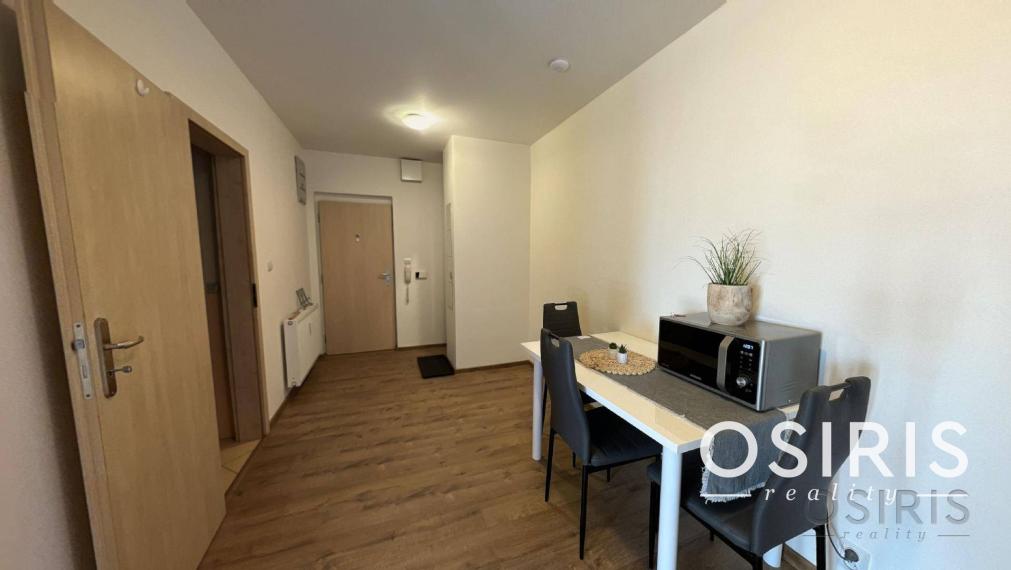 2 izbový byt s balkónom, po rekonštrukcii z r. 2022, 1x parkovanie