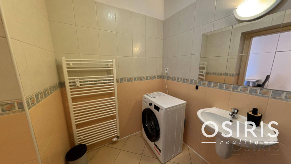 2 izbový byt s balkónom, po rekonštrukcii z r. 2022, 1x parkovanie