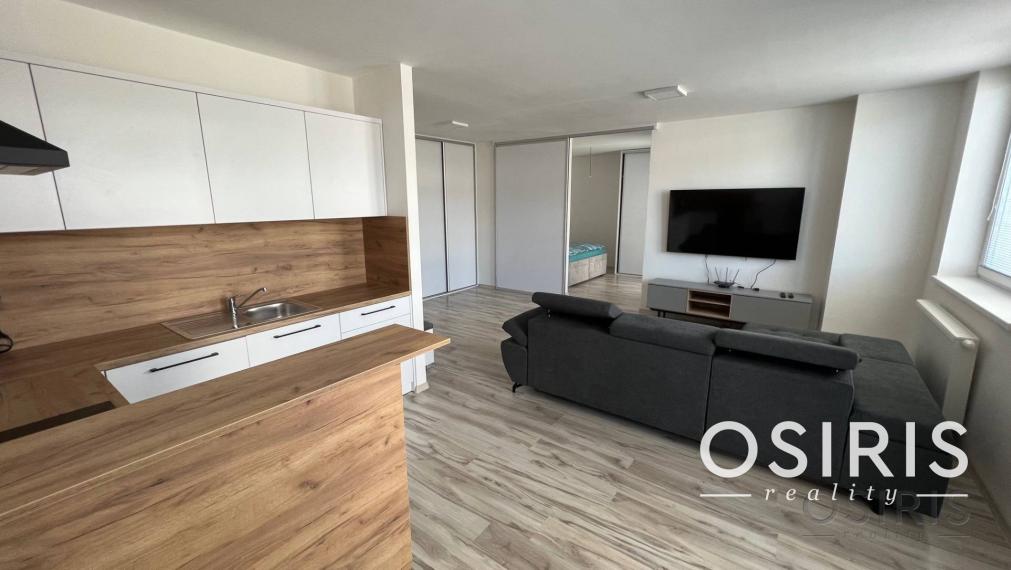 2 izbový apartmán s balkónom, novostavba 2022