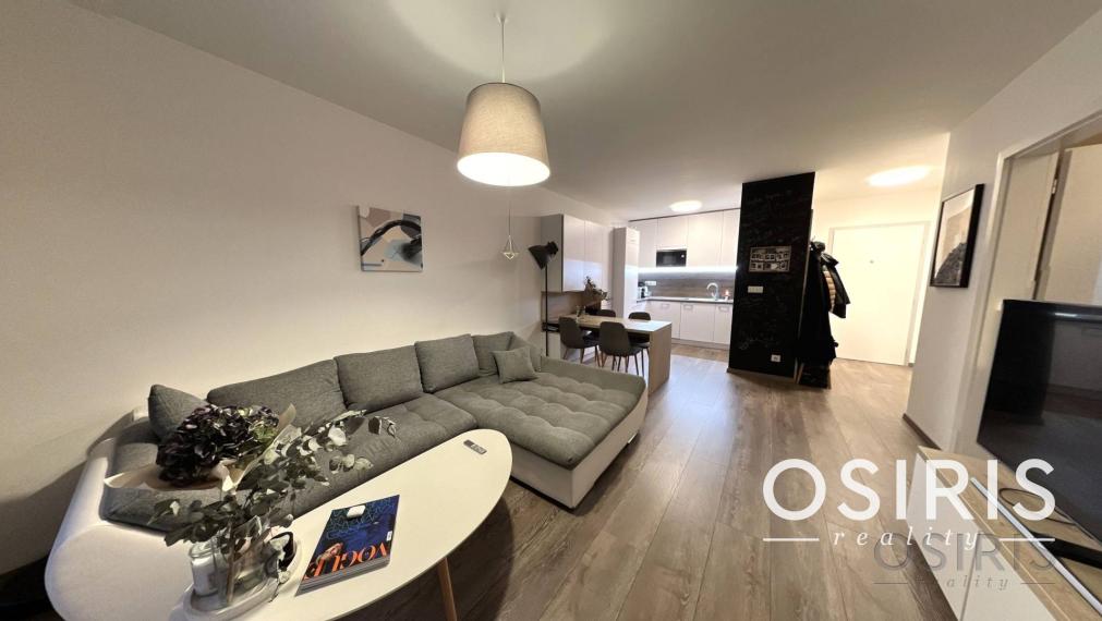 Stein: Priestranný 2i byt, garážové státie, pivnica, novostavba 2019