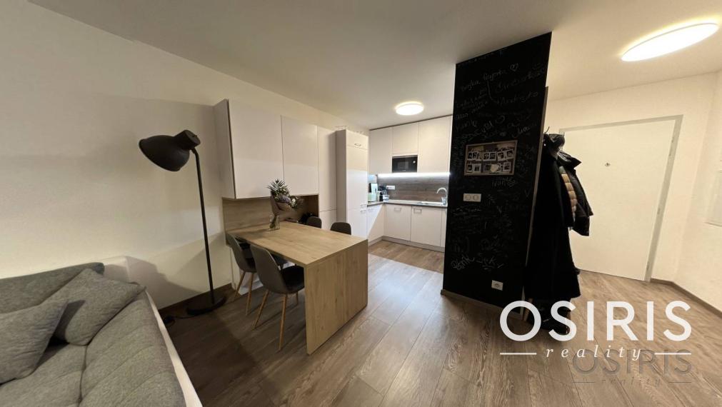 Stein: Priestranný 2i byt, garážové státie, pivnica, novostavba 2019