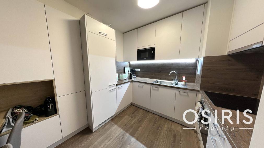 Stein: Priestranný 2i byt, garážové státie, pivnica, novostavba 2019