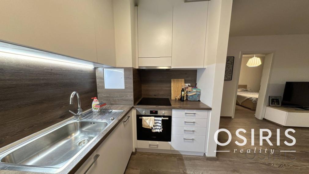 Stein: Priestranný 2i byt, garážové státie, pivnica, novostavba 2019