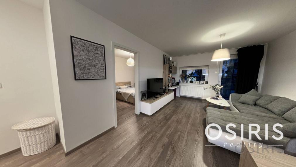 Stein: Priestranný 2i byt, garážové státie, pivnica, novostavba 2019