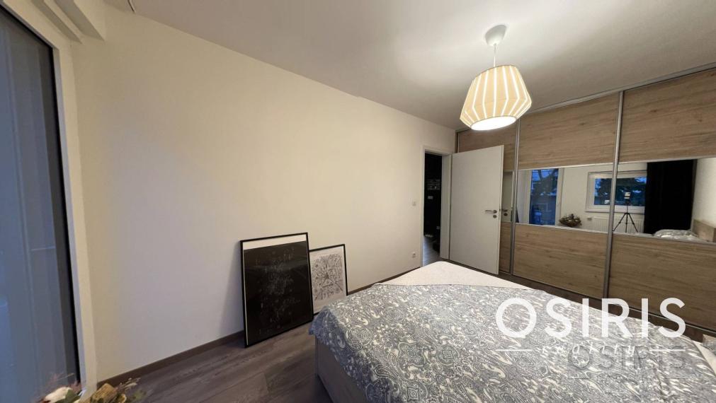 Stein: Priestranný 2i byt, garážové státie, pivnica, novostavba 2019