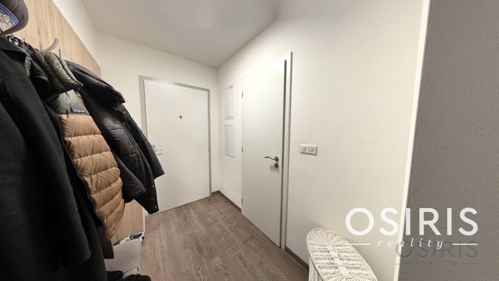 Stein: Priestranný 2i byt, garážové státie, pivnica, novostavba 2019