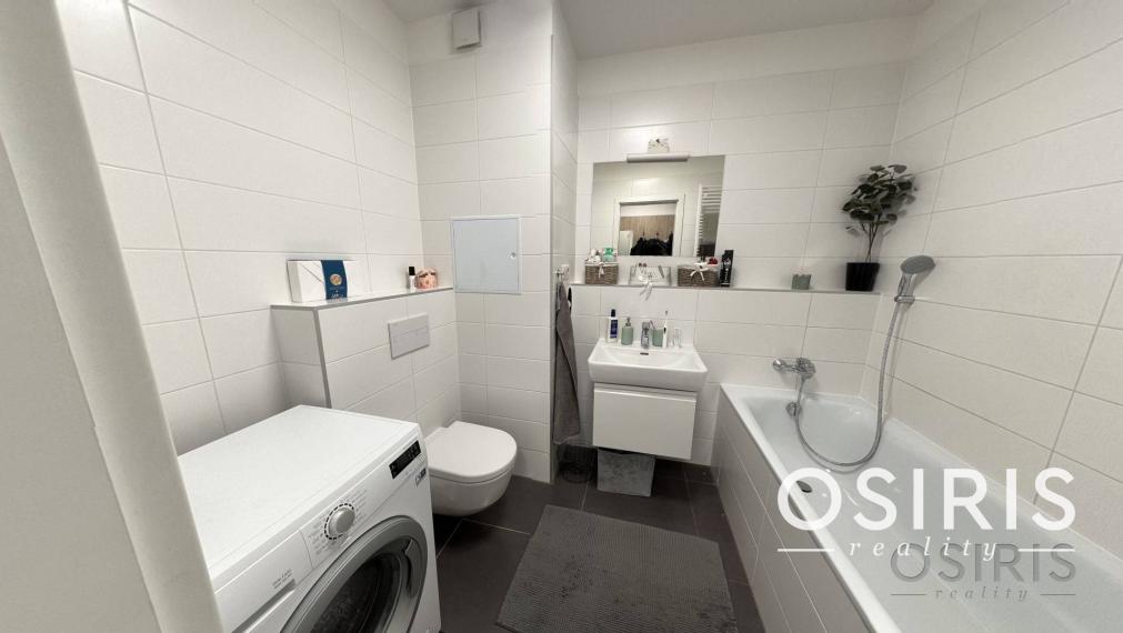 Stein: Priestranný 2i byt, garážové státie, pivnica, novostavba 2019