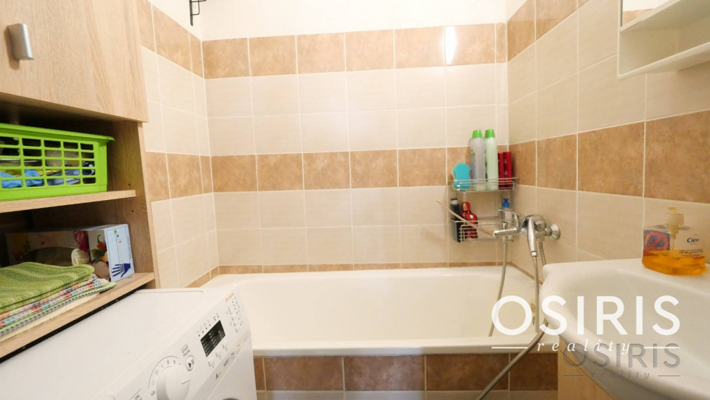 Slnečný 3i byt po čiastočnej rekonštrukcii, loggia, Lachova ul.