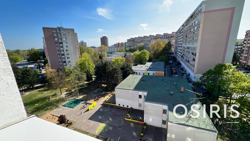 Slnečný 3i byt po čiastočnej rekonštrukcii, loggia, Lachova ul.