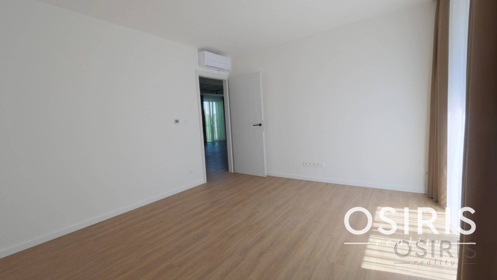 Nadštandardný klimatizovaný 4i byt, lodžia, parkovanie, Mudroňova ul.