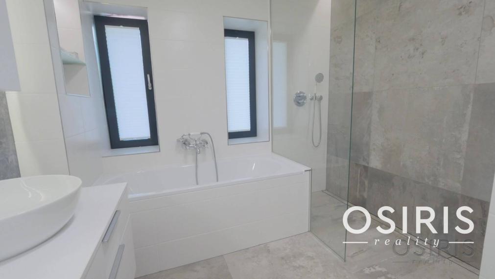 Nadštandardný klimatizovaný 4i byt, lodžia, parkovanie, Mudroňova ul.